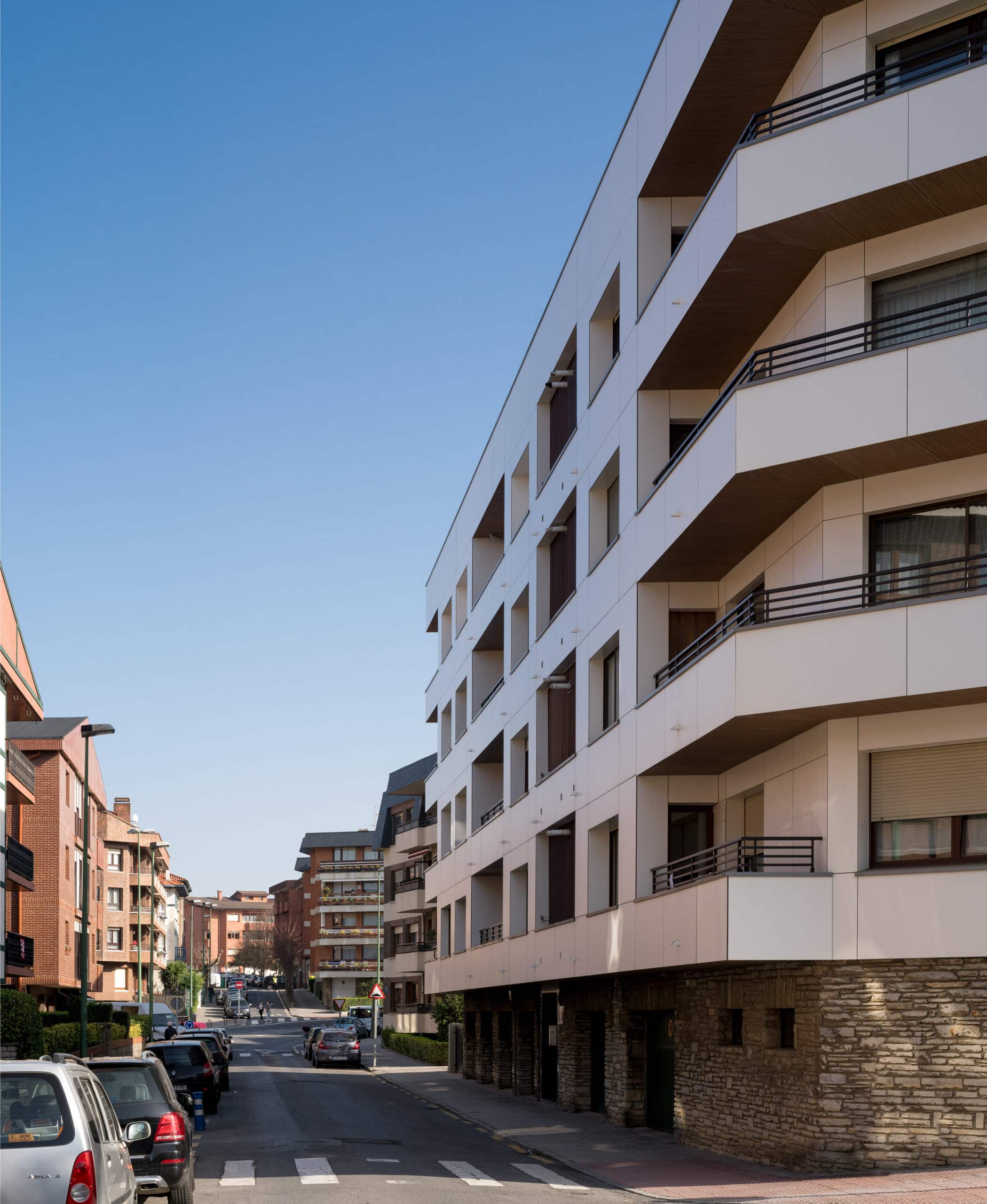 talaieta 18 rehabilitacion cubierta y fachada mediante fachada ventilada trespa