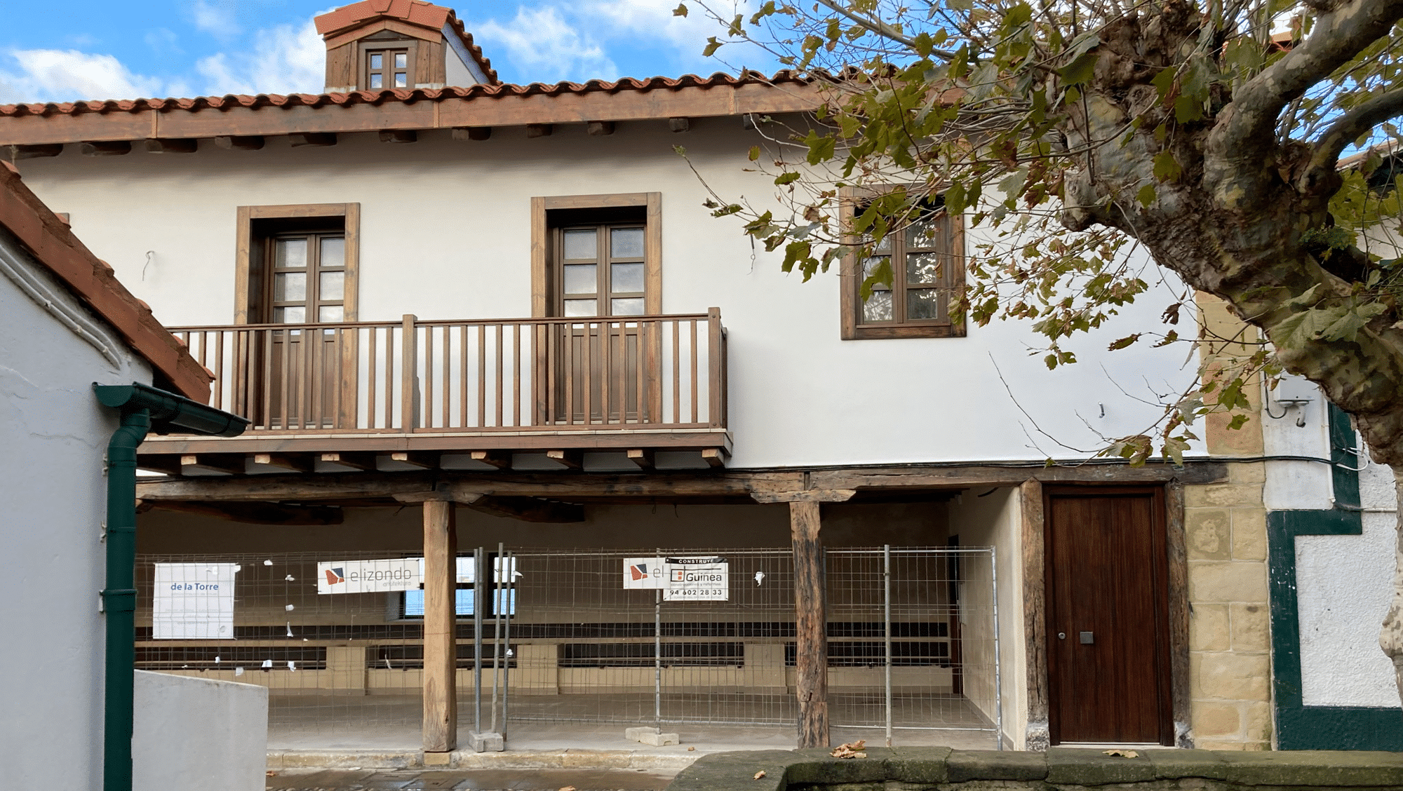 fachada prinpipal, pórtico