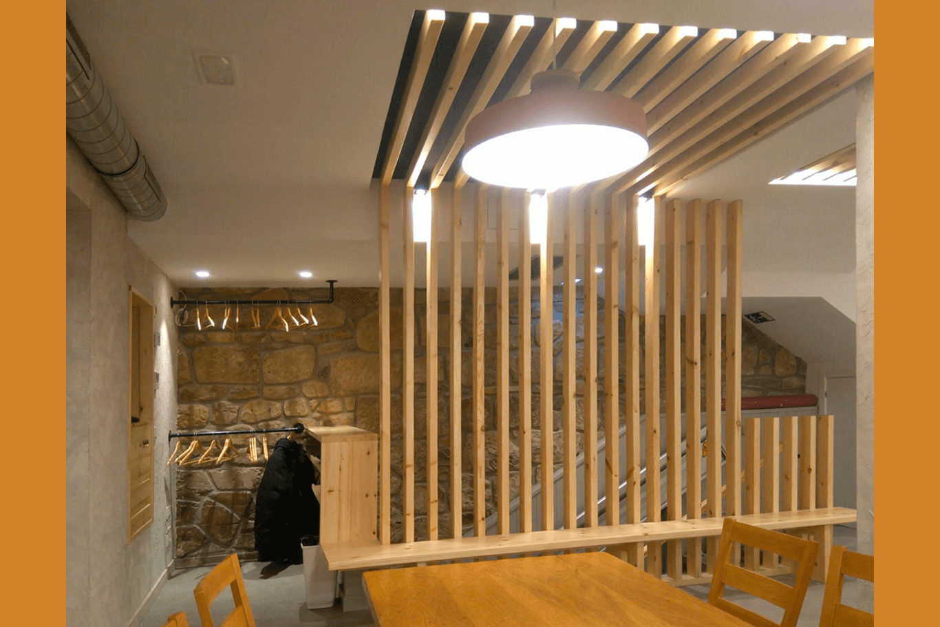 xs-arkitektura-zarautz-gure-kabia-sarrera-egurrak.png